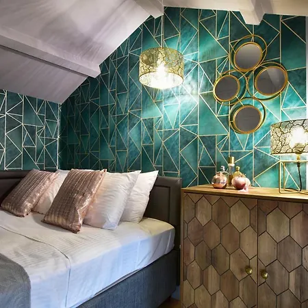 Queen 3 Apartment, In The Heart Of Corfu Historical Old Town Center *